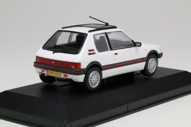 Peugeot 205 GTi 1.6, valkoinen - Sulje napsauttamalla kuva