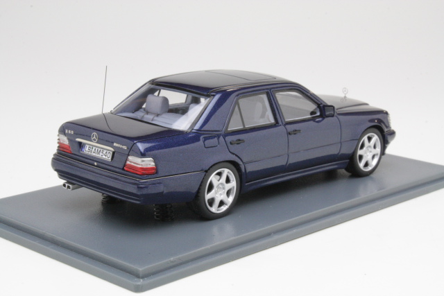 Mercedes E60 AMG (W124) 1993, tummansininen