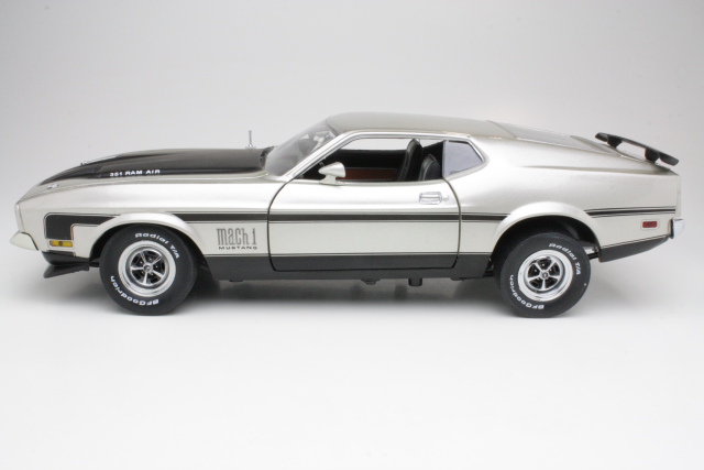 Ford Mustang Mach 1 1971, beige - Sulje napsauttamalla kuva