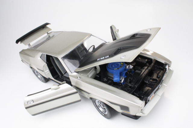 Ford Mustang Mach 1 1971, beige