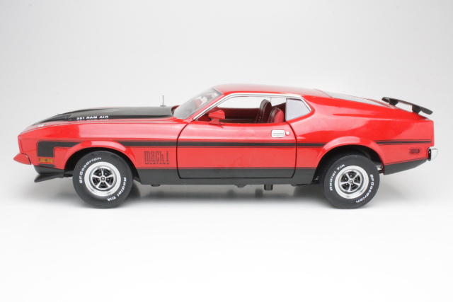 Ford Mustang Mach 1 1971, punainen - Sulje napsauttamalla kuva