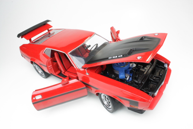 Ford Mustang Mach 1 1971, punainen