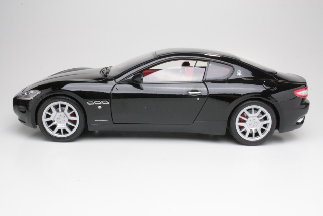 Maserati Gran Turismo, musta - Sulje napsauttamalla kuva