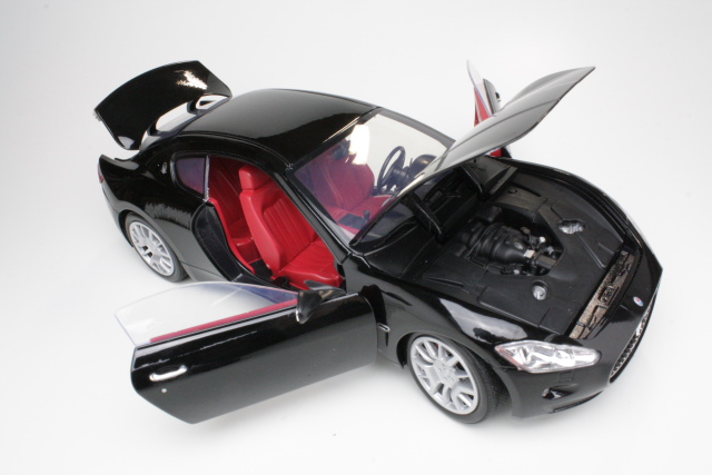 Maserati Gran Turismo, black