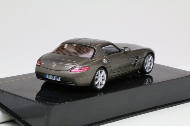 Mercedes SLS AMG 2010, tummanharmaa
