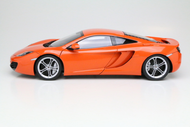 McLaren PM4-12C 2011, oranssi - Sulje napsauttamalla kuva