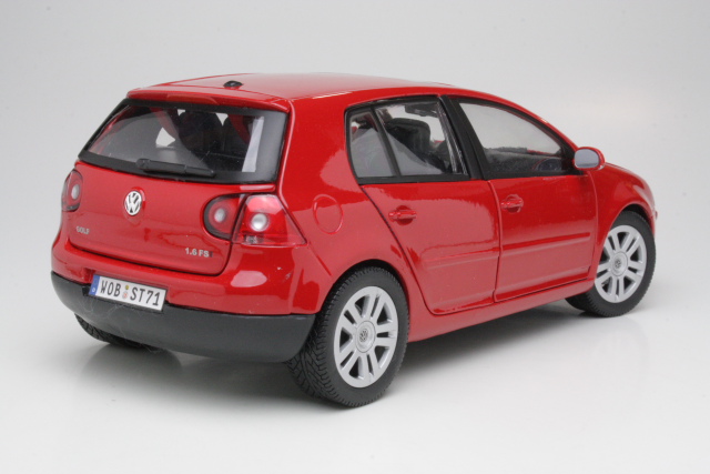 VW Golf 5, red