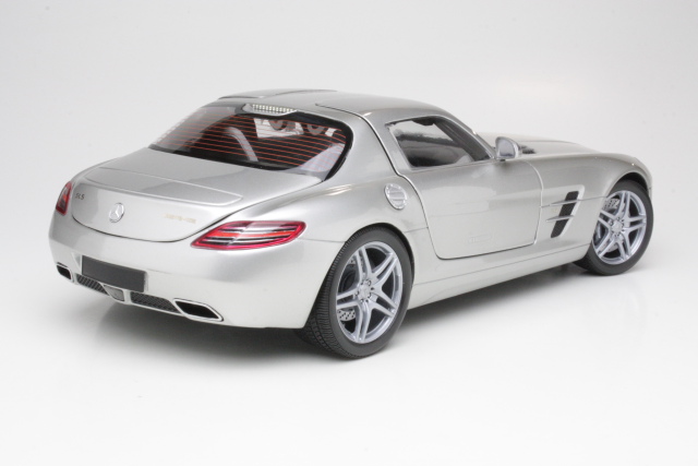 Mercedes SLS AMG 2010, hopea - Sulje napsauttamalla kuva