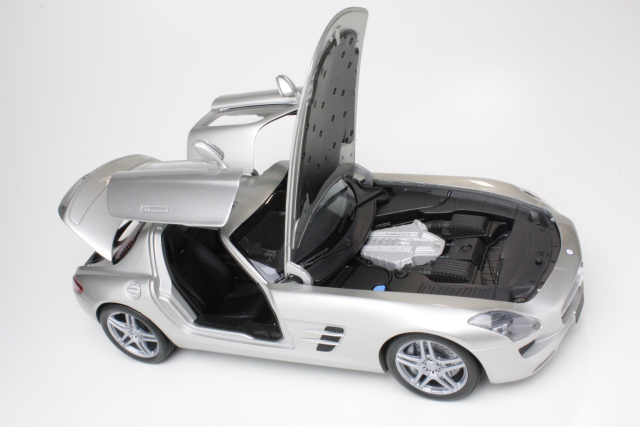 Mercedes SLS AMG 2010, hopea - Sulje napsauttamalla kuva