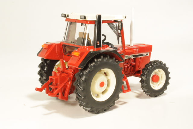 International 956XL 1982, red