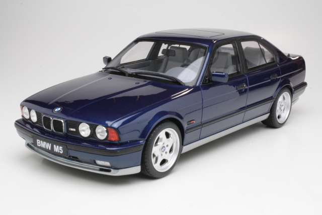 BMW M5 (E34) 1992, sininen