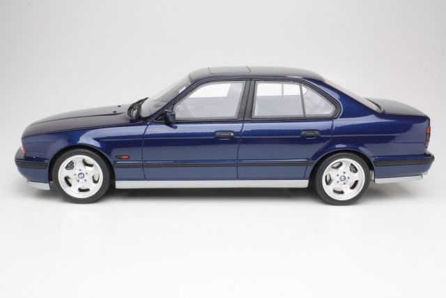 BMW M5 (E34) 1992, sininen
