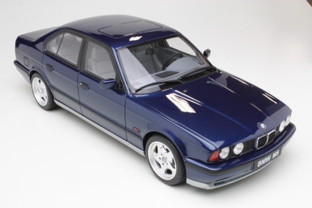 BMW M5 (E34) 1992, sininen