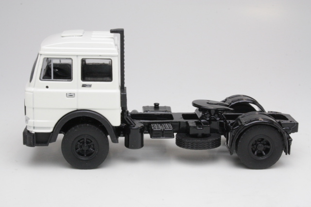 Fiat 170NT33 1976, valkoinen