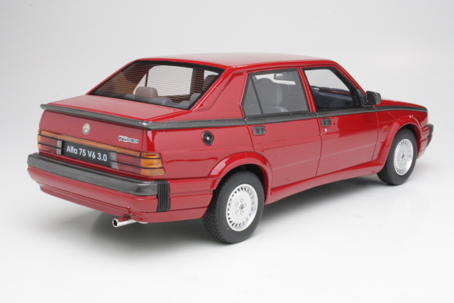 Alfa Romeo 75 V6 3.0 1987, punainen - Sulje napsauttamalla kuva