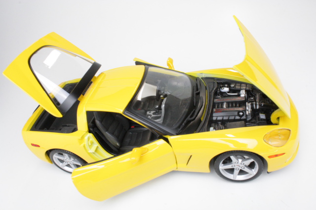 Chevrolet Corvette C6 Coupe 2005, keltainen