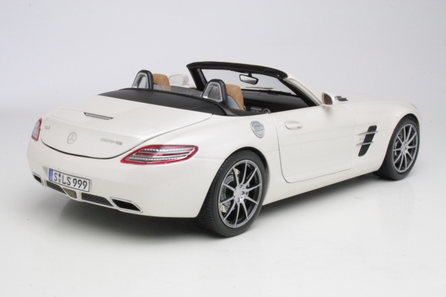 Mercedes SLS AMG Roadster (R197) 2011, valkoinen - Sulje napsauttamalla kuva