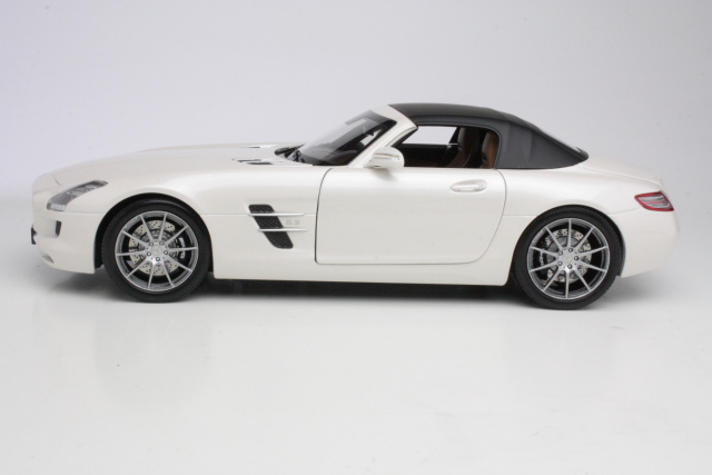 Mercedes SLS AMG Roadster (R197) 2011, valkoinen - Sulje napsauttamalla kuva