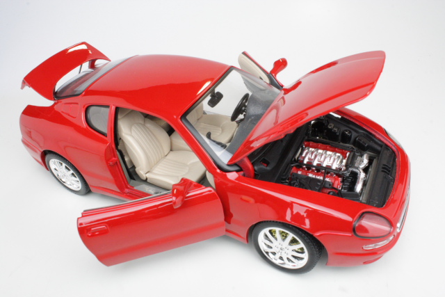 Maserati 3200GT 2000, red