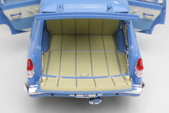 Volga GAZ 22V 1967, light blue