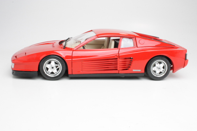 Ferrari Testarossa 1984, punainen - Sulje napsauttamalla kuva