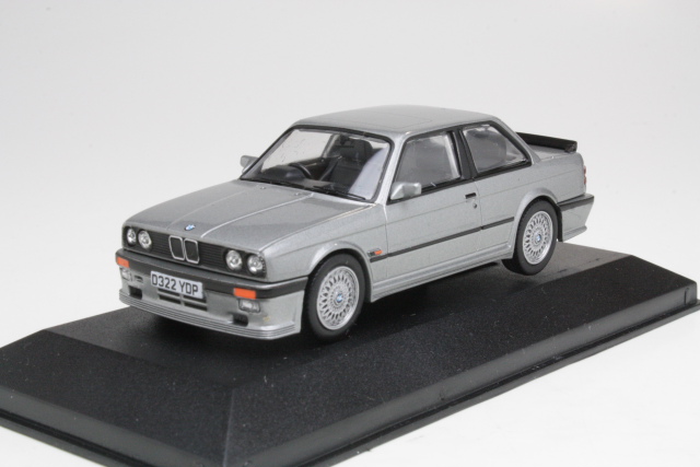 BMW 325i Sport (e30), silver
