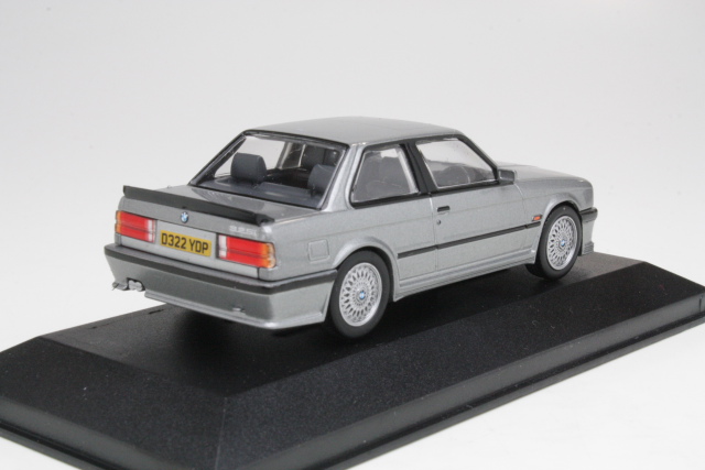 BMW 325i Sport (e30), silver