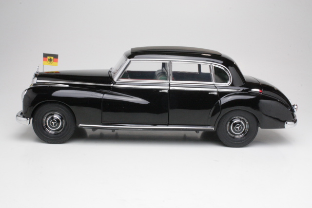Mercedes 300 (W186) Adenauer, musta - Sulje napsauttamalla kuva