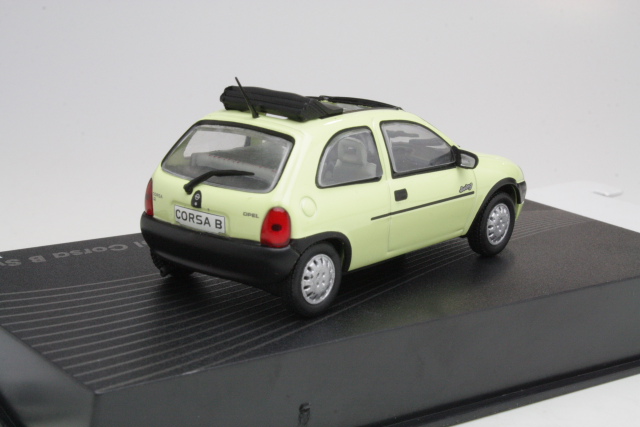 Opel Corsa B Swing 1993, vaaleankeltainen - Sulje napsauttamalla kuva