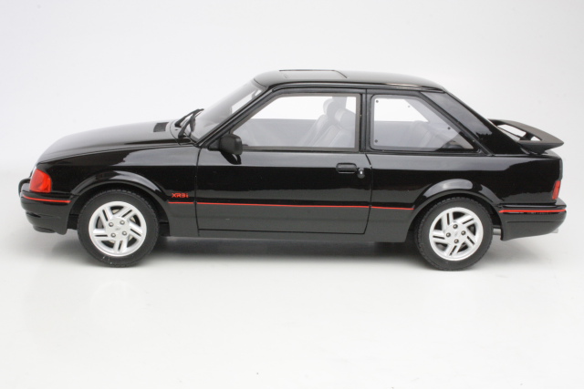 Ford Escort Mk4 XR3i 1986, musta - Sulje napsauttamalla kuva