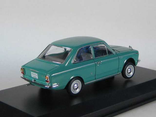 Toyota Corolla 1966, oliivin vihreä