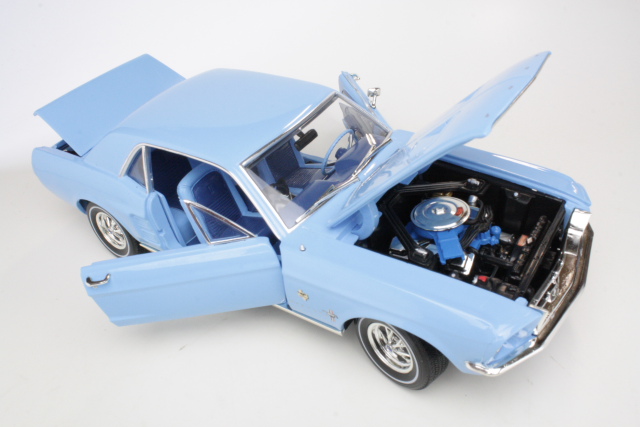 Ford Mustang Coupe 1967, sininen "Lone Star" - Sulje napsauttamalla kuva