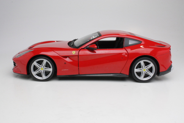 Ferrari F12 Berlinetta 2012, punainen - Sulje napsauttamalla kuva