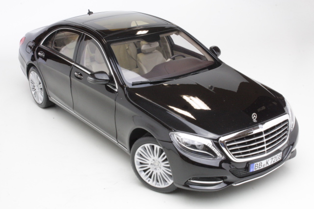 Mercedes S-Klasse 2013, musta