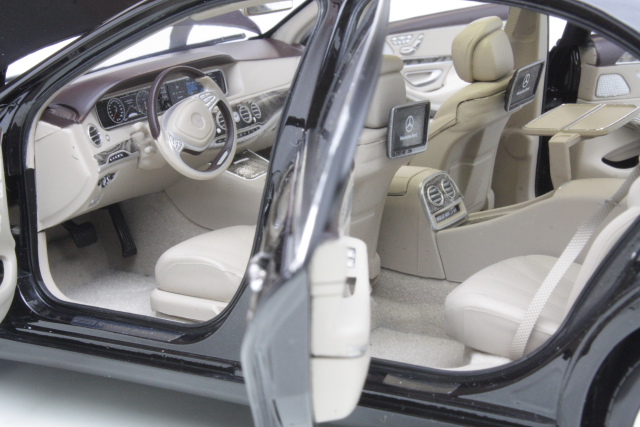 Mercedes S-Klasse 2013, musta