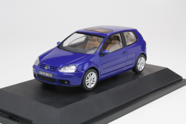 VW Golf 5 3d 2003, sininen - Sulje napsauttamalla kuva