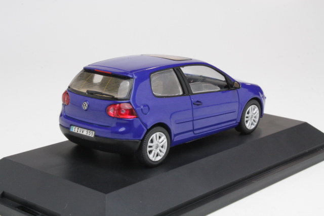 VW Golf 5 3d 2003, sininen - Sulje napsauttamalla kuva