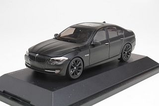 BMW 550i, concept black