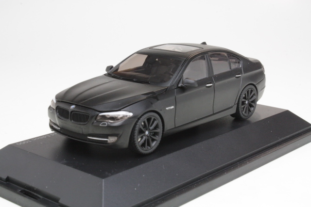 BMW 550i, mattamusta