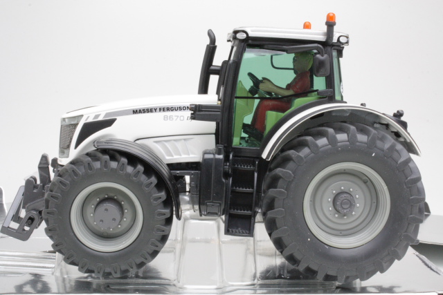 Massey Ferguson 8670, white