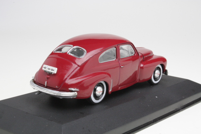 Volvo PV444 1943, tummanpunainen