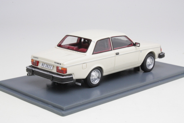 Volvo 242DL 1979, white