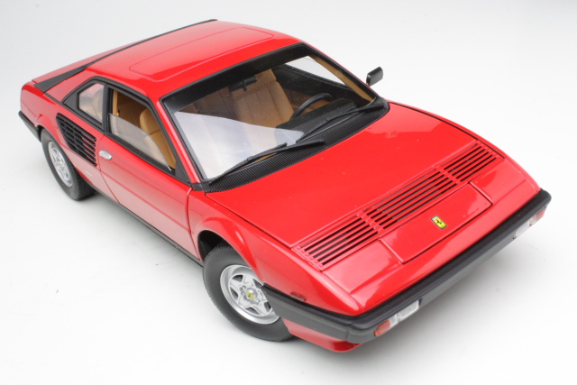 Ferrari Mondial 8, punainen - Sulje napsauttamalla kuva