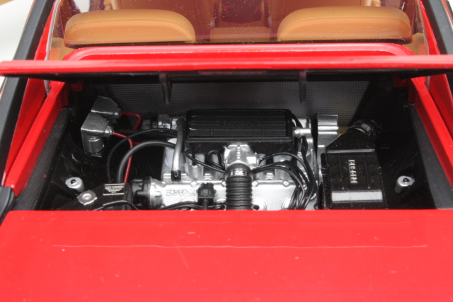 Ferrari Mondial 8, punainen - Sulje napsauttamalla kuva