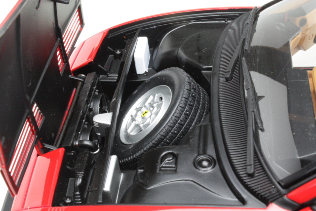 Ferrari Mondial 8, punainen - Sulje napsauttamalla kuva