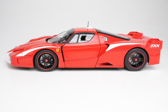 Ferrari FXX Evoluzione, punainen - Sulje napsauttamalla kuva