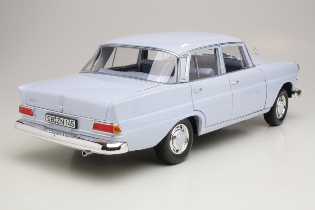 Mercedes 200 (w110) 1966, vaaleansininen - Sulje napsauttamalla kuva