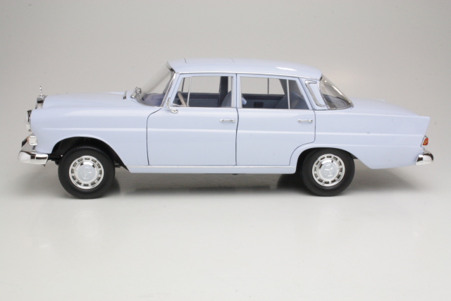 Mercedes 200 (w110) 1966, vaaleansininen - Sulje napsauttamalla kuva