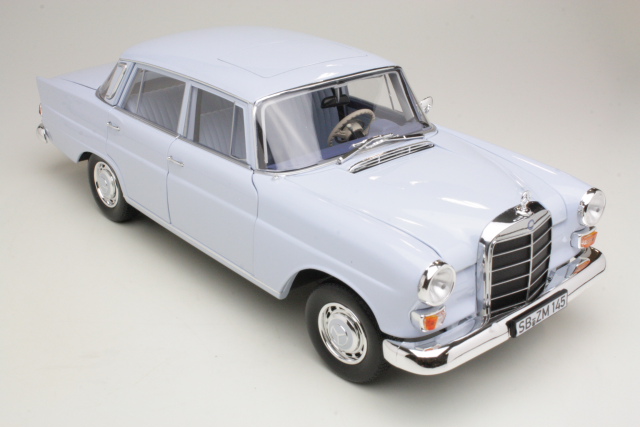 Mercedes 200 (w110) 1966, vaaleansininen - Sulje napsauttamalla kuva