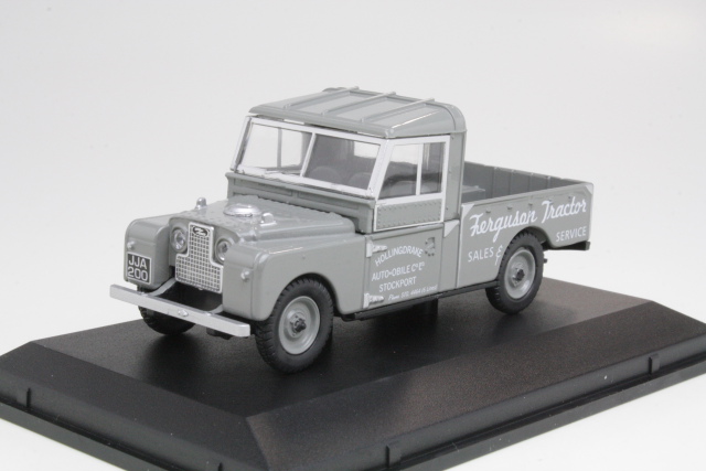 Land Rover Series 109 "Ferguson Tractors Sales&Service" - Sulje napsauttamalla kuva